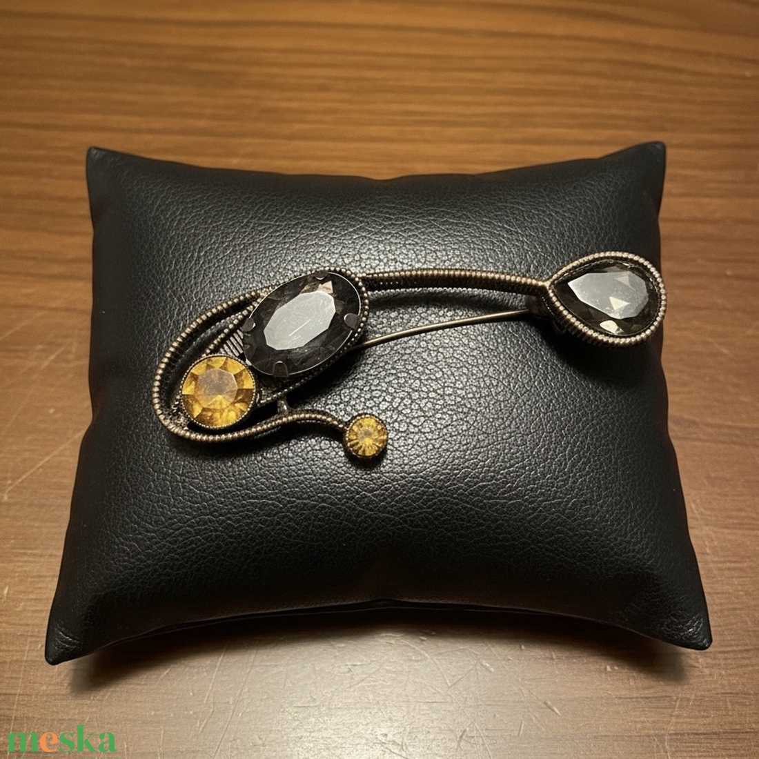 Vintage BROSS az 1980-as évekből, gyönyörű elegáns strasszos kitűző, pin szövetkabátra, blúzra,  blézerre retro kitűző - ékszer - kitűző és bross - Meska.hu