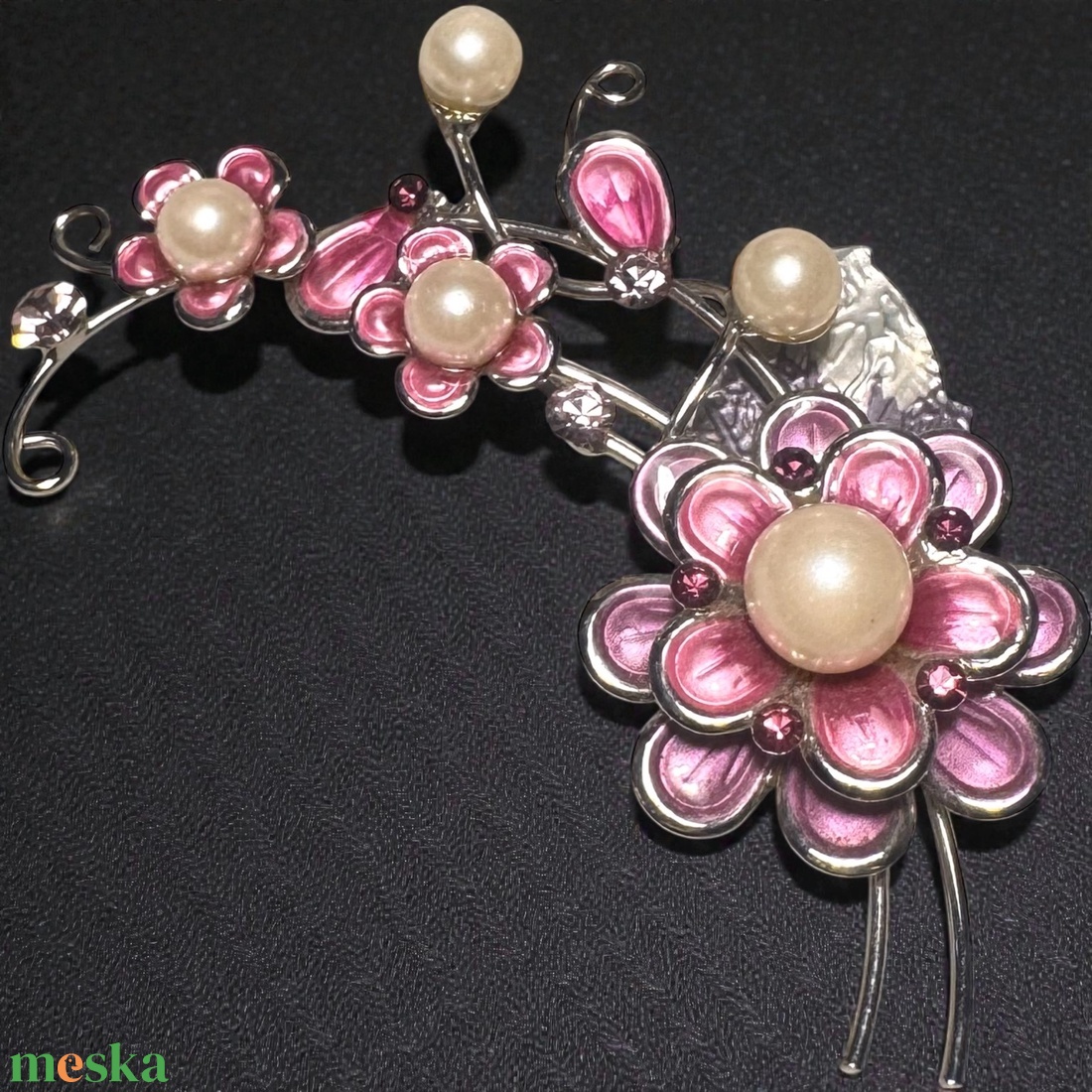 Vintage BROSS az 1980-as évekből, gyönyörű elegáns strasszos kitűző, pin szövetkabátra, blúzra,  blézerre retro kitűző - ékszer - kitűző és bross - Meska.hu