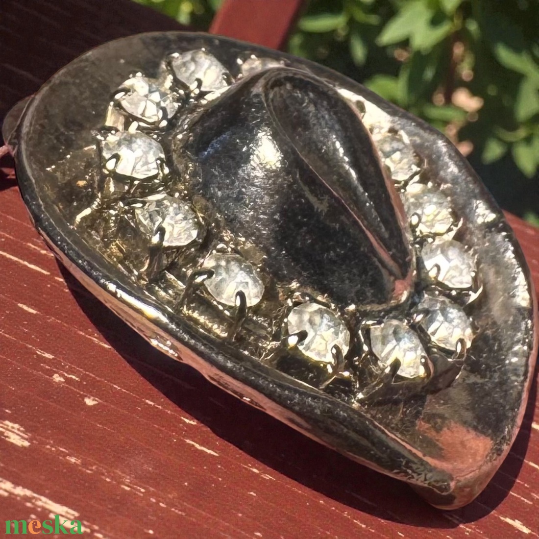 Cowboy kalap BROSS az 1980-as évekből, strasszos kalap kitűző, pin szövetkabátra, blúzra,  blézerre retro kitűző - ékszer - kitűző és bross - Meska.hu