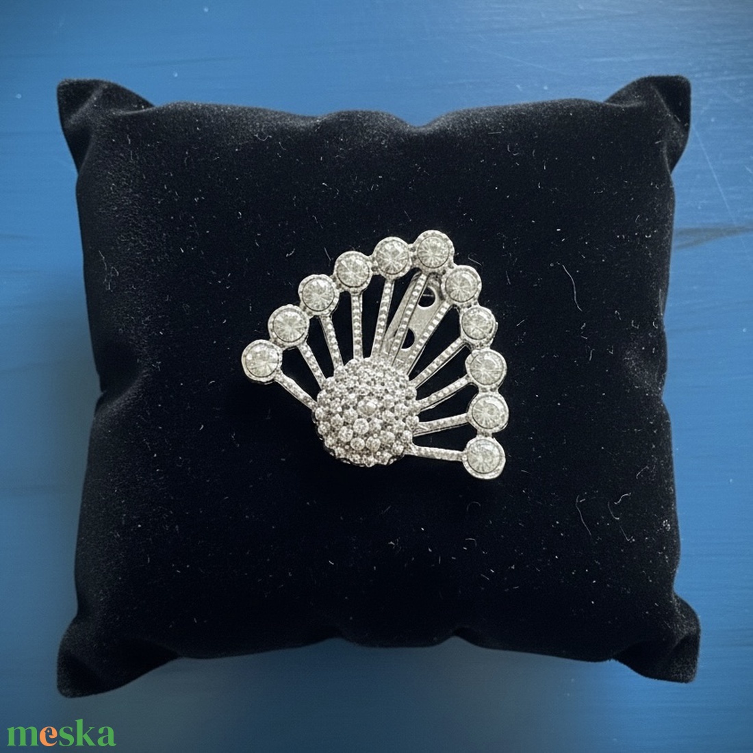 Vintage BROSS az 1980-as évekből, gyönyörű elegáns strasszos kitűző, pin szövetkabátra, blúzra,  blézerre retro kitűző - ékszer - kitűző és bross - Meska.hu