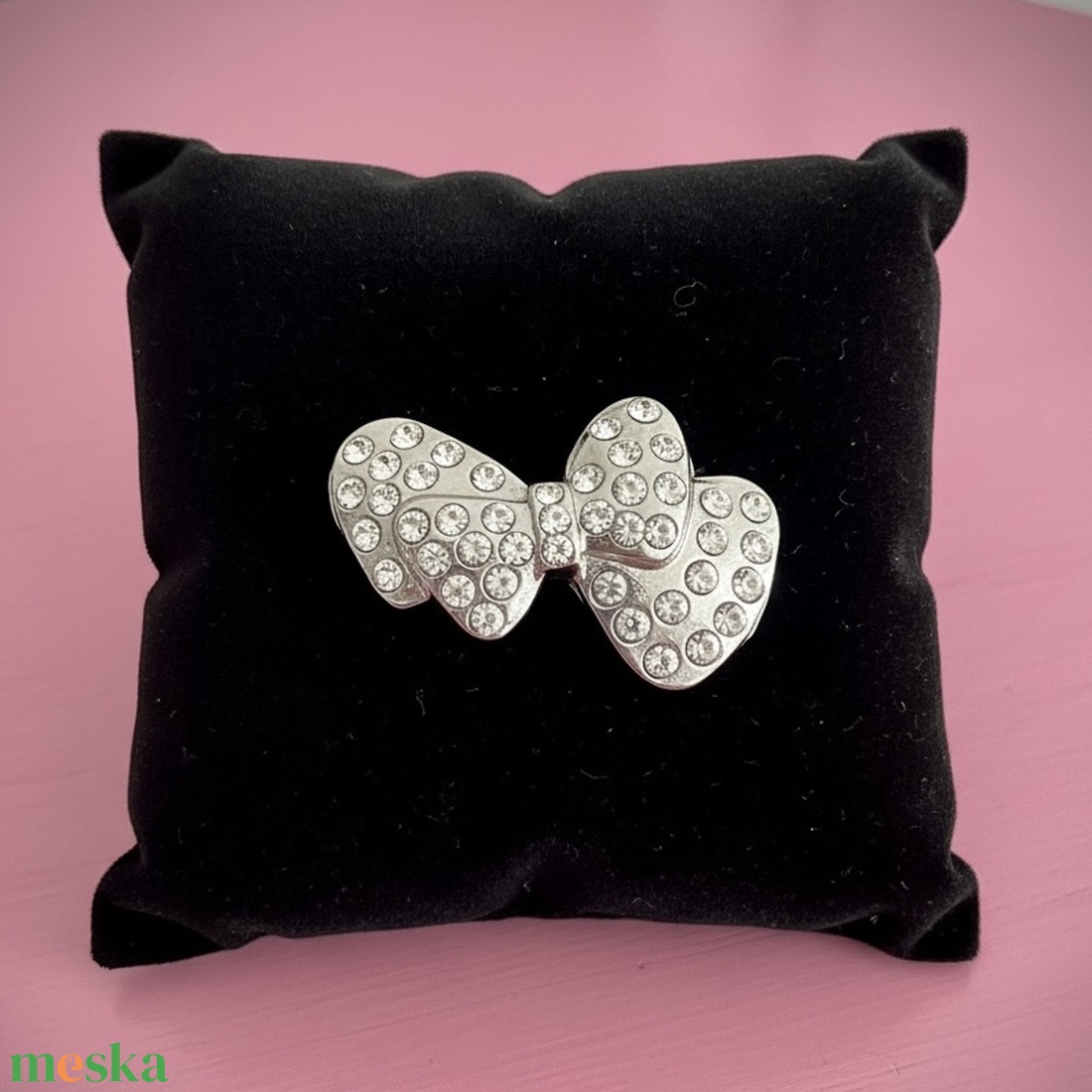 Masni BROSS az 1980-as évekből, elegáns strasszos masni kitűző, pin szövetkabátra, blúzra,  blézerre retro kitűző - ékszer - kitűző és bross - Meska.hu