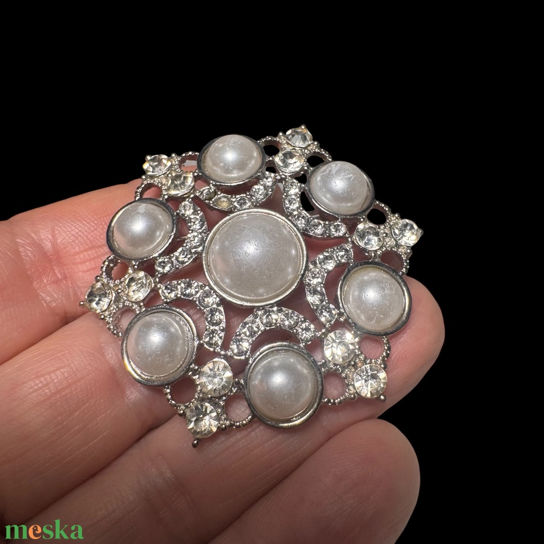 Vintage BROSS az 1980-as évekből, gyönyörű elegáns strasszos kitűző, pin szövetkabátra, blúzra,  blézerre retro kitűző - ékszer - kitűző és bross - Meska.hu