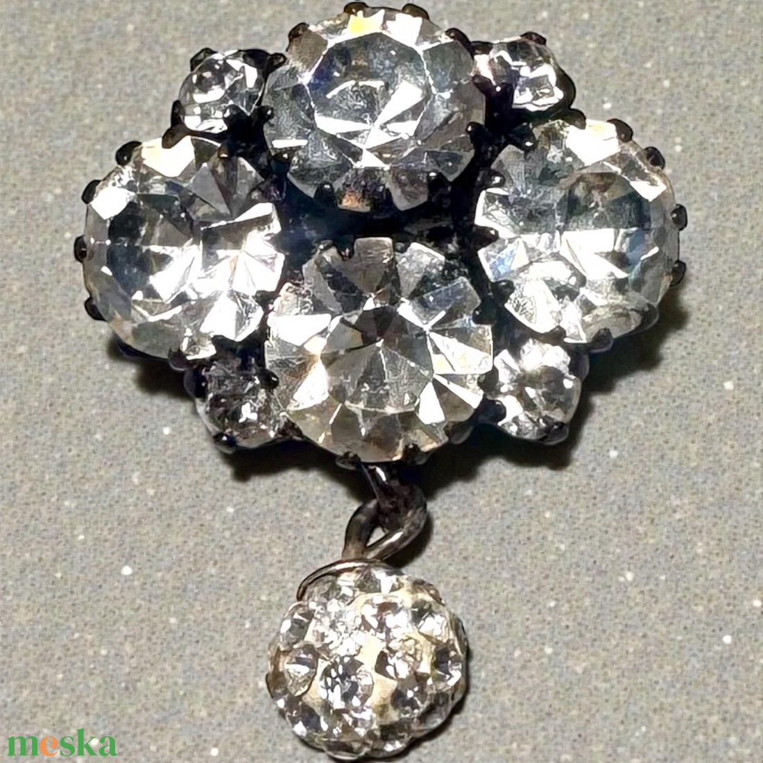 Mini kristály felhő BROSS az 1980-as évekből, retro strasszos kitűző, pin szövetkabátra, blúzra,  blézerre retro kitűző - ékszer - kitűző és bross - Meska.hu