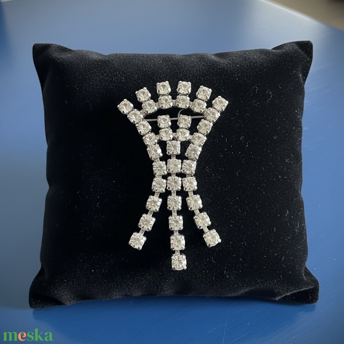 Vintage BROSS az 1980-as évekből, gyönyörű elegáns strasszos kitűző, pin szövetkabátra, blúzra,  blézerre retro kitűző - ékszer - kitűző és bross - Meska.hu