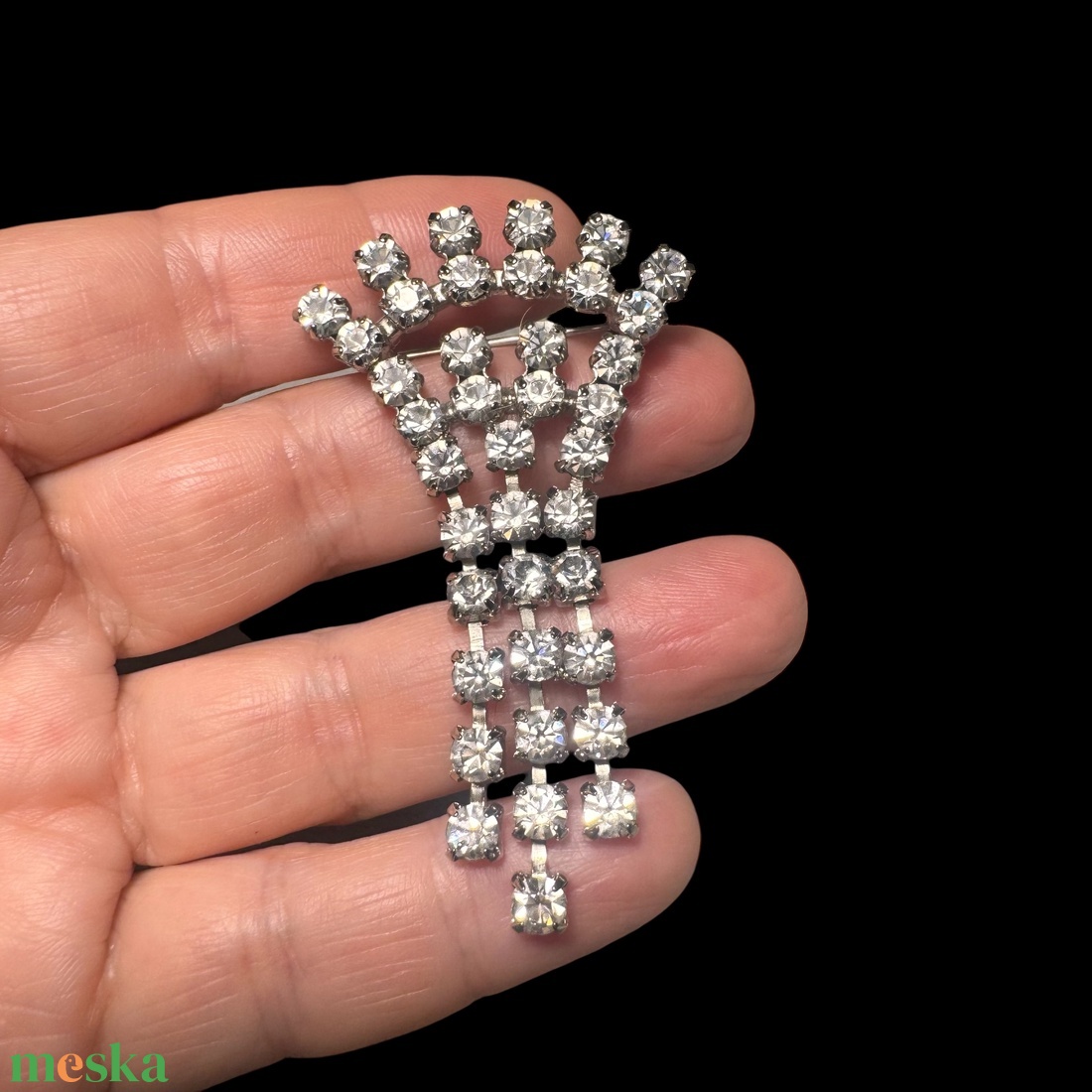 Vintage BROSS az 1980-as évekből, gyönyörű elegáns strasszos kitűző, pin szövetkabátra, blúzra,  blézerre retro kitűző - ékszer - kitűző és bross - Meska.hu