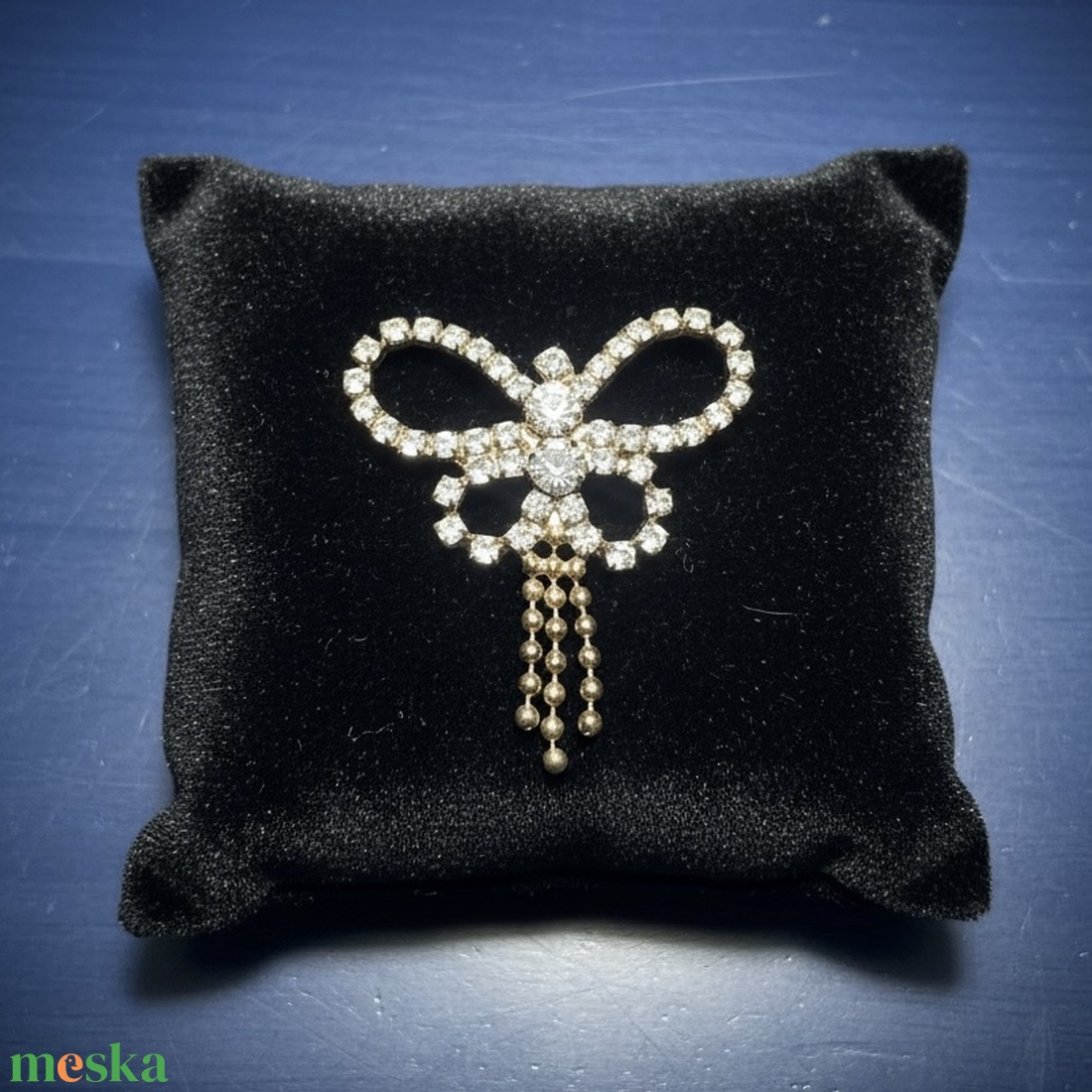 Kristály pillangó Vintage BROSS az 1980-as évekből, strasszos kitűző, pin szövetkabátra, blúzra,  blézerre retro kitűző - ékszer - kitűző és bross - Meska.hu