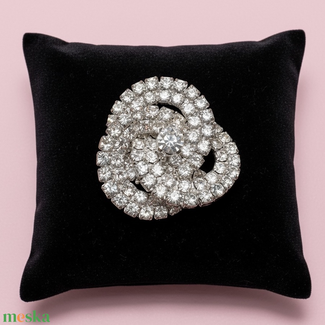 Vintage BROSS az 1980-as évekből, gyönyörű elegáns strasszos kitűző, pin szövetkabátra, blúzra,  blézerre retro kitűző - ékszer - kitűző és bross - Meska.hu