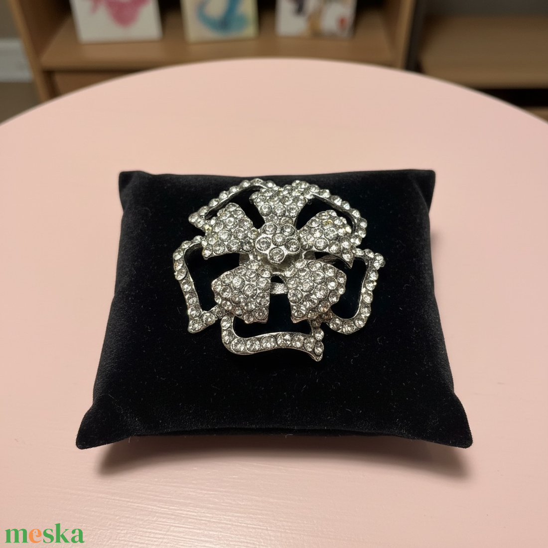 Kristály Virág Vintage BROSS az 1980-as évekből, strasszos kitűző, pin szövetkabátra, blúzra,  blézerre retro kitűző - ékszer - kitűző és bross - Meska.hu