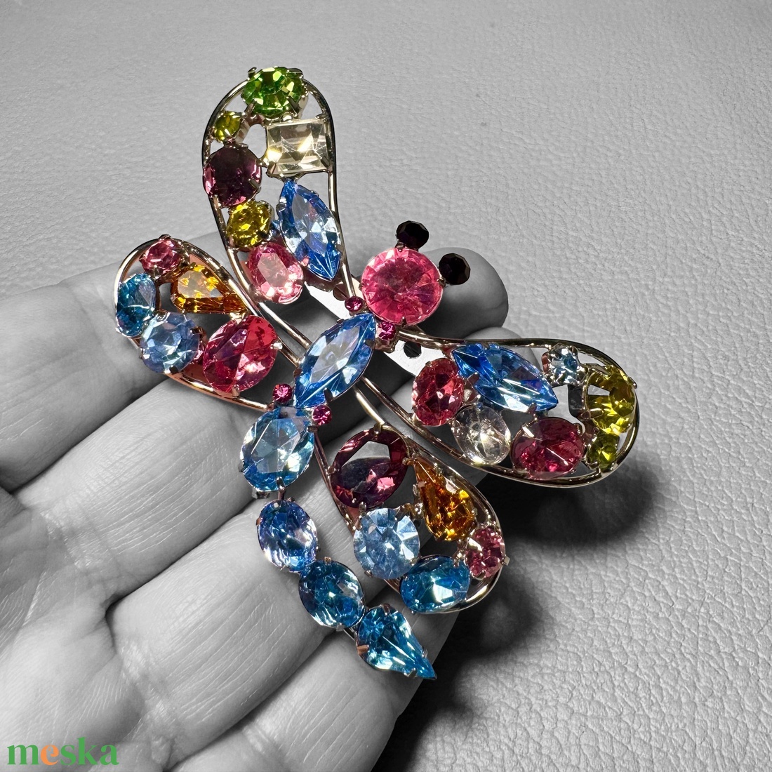 Kristály pillangó Vintage BROSS az 1980-as évekből, strasszos kitűző, pin szövetkabátra, blúzra,  blézerre retro kitűző - ékszer - kitűző és bross - Meska.hu