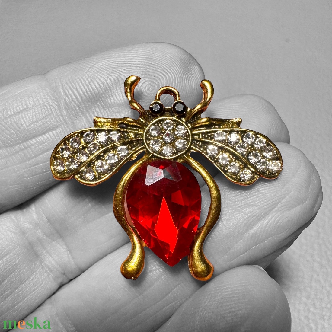 Retro BROSS az 1980-as évekből, gyönyörű elegáns strasszos kitűző, pin szövetkabátra, blúzra,  blézerre szép kitűző - ékszer - kitűző és bross - Meska.hu