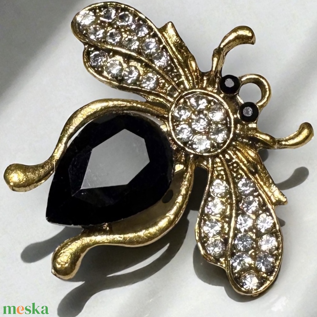 Retro BROSS az 1980-as évekből, gyönyörű elegáns strasszos kitűző, pin szövetkabátra, blúzra,  blézerre szép kitűző - ékszer - kitűző és bross - Meska.hu