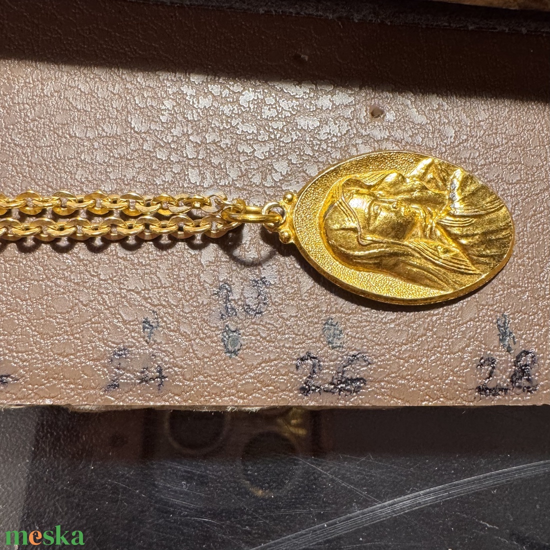 Retro Szűz Mária medálos nyaklánc � vintage vallásos ékszer az 1970�80-as évekből - ékszer - nyaklánc - medálos nyaklánc - Meska.hu