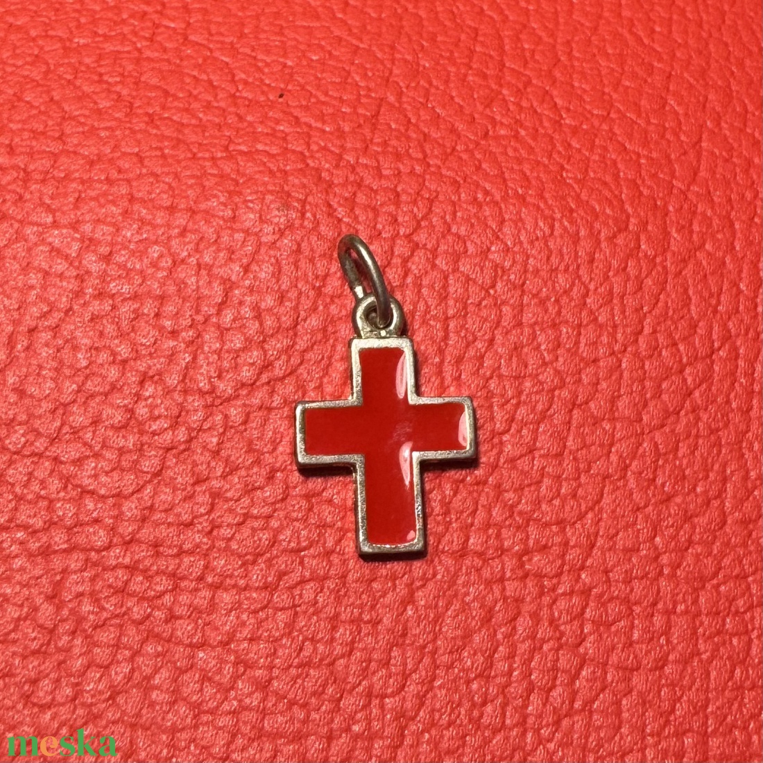 Retro kis tűzzománc kereszt nyakláncra � vintage vallásos ékszer az 1970�80-as évekből - ékszer - nyaklánc - medálos nyaklánc - Meska.hu