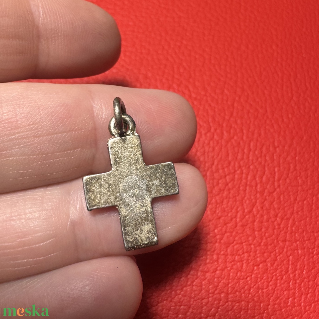 Retro kis tűzzománc kereszt nyakláncra � vintage vallásos ékszer az 1970�80-as évekből - ékszer - nyaklánc - medálos nyaklánc - Meska.hu