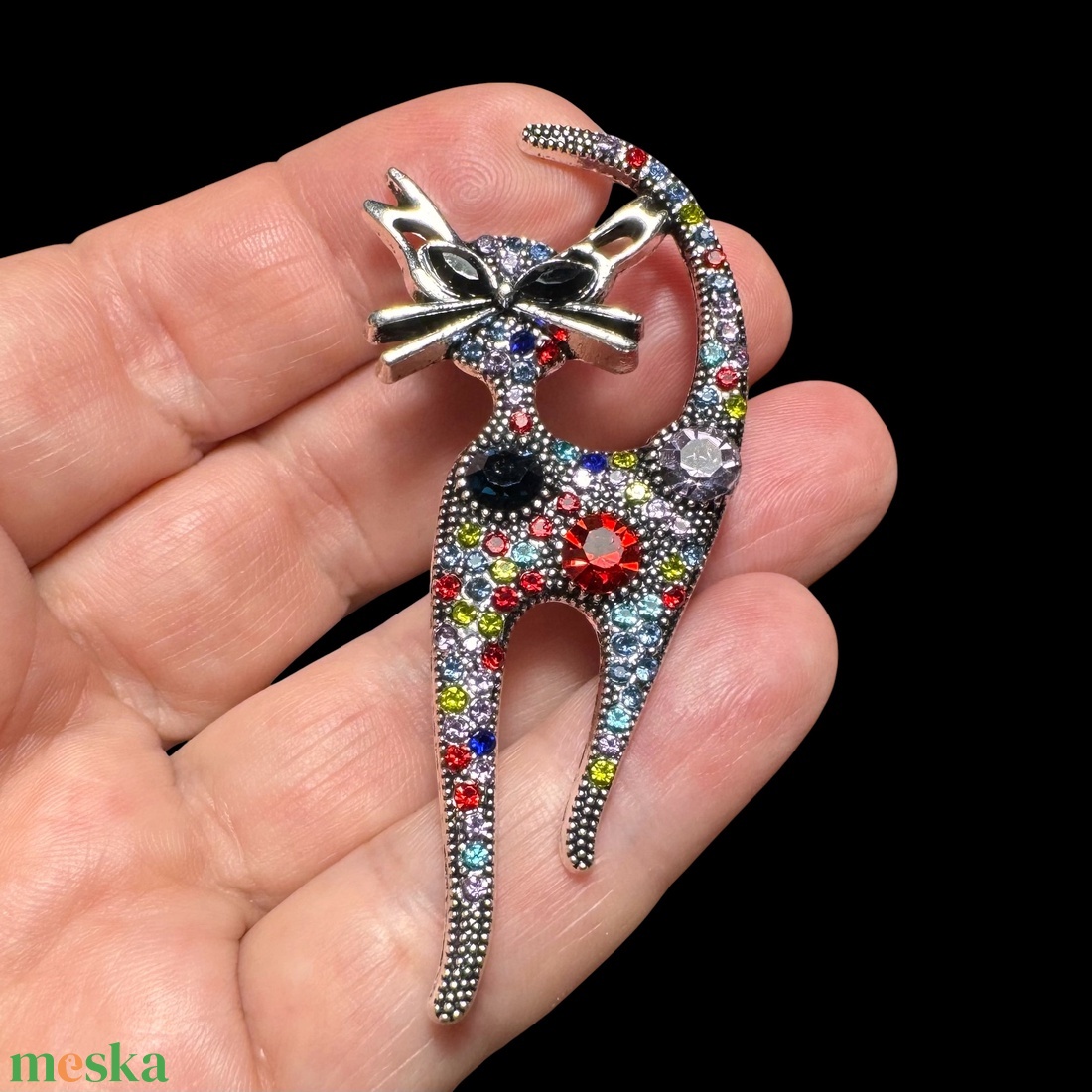 Cicás retro BROSS az 1980-as évekből, gyönyörű elegáns strasszos kitűző, pin szövetkabátra, blúzra,  blézerre - ékszer - kitűző és bross - Meska.hu