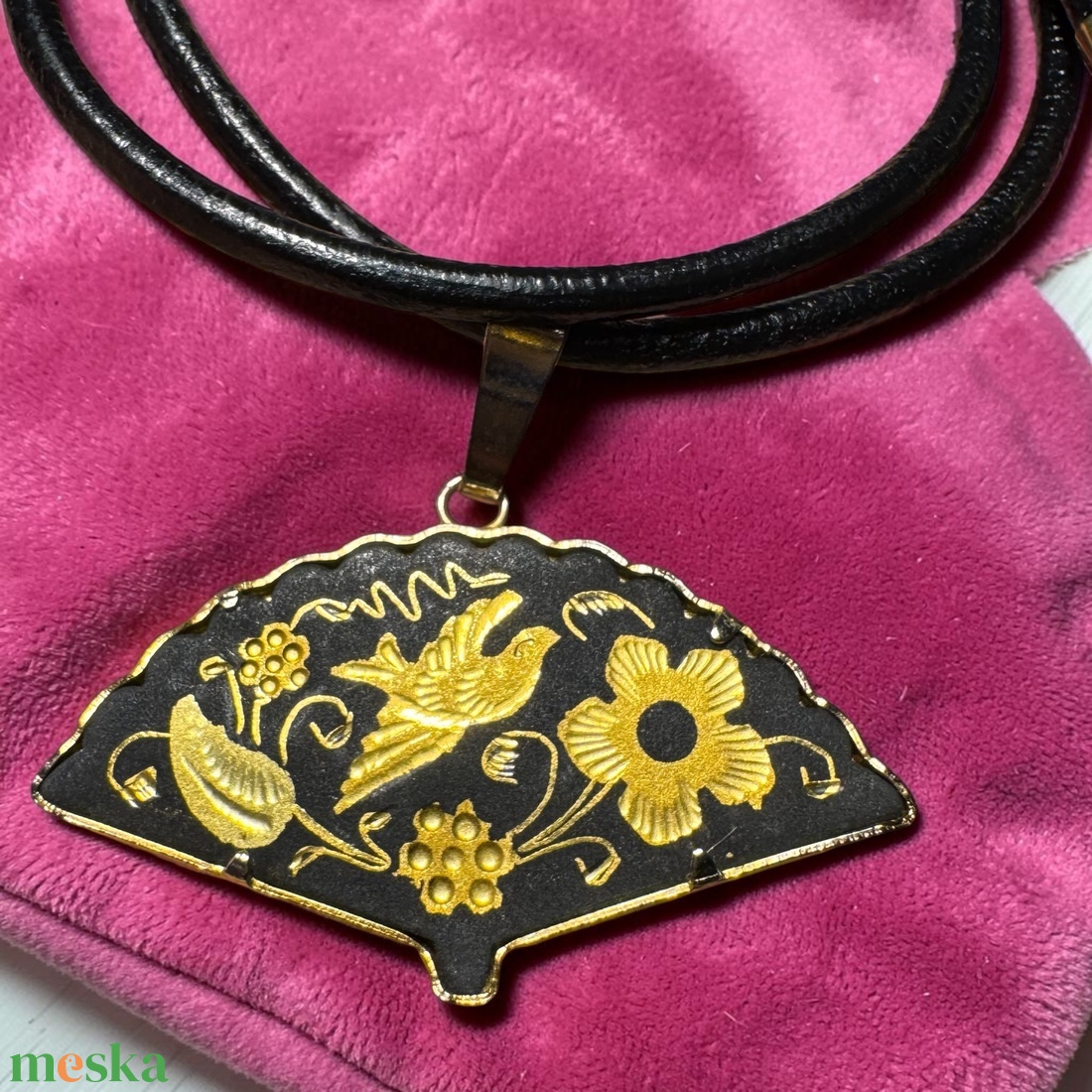 24karát aranyozott Damascene medál, vintage damaszkén nyaklánc, aranyozott medál bőr láncon, toledói nyakék, nyaklánc - ékszer - kitűző és bross - Meska.hu