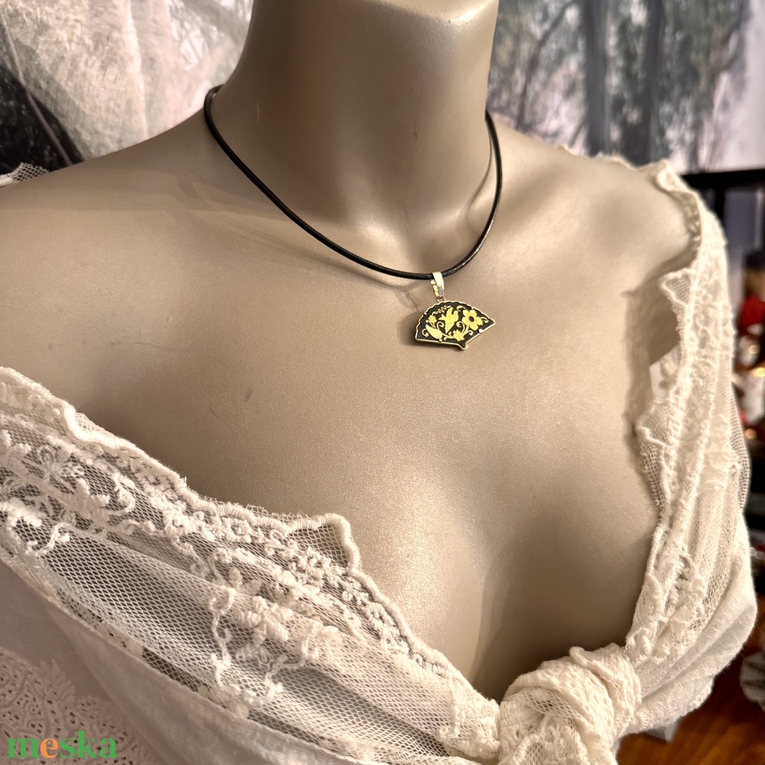 24karát aranyozott Damascene medál, vintage damaszkén nyaklánc, aranyozott medál bőr láncon, toledói nyakék, nyaklánc - ékszer - kitűző és bross - Meska.hu