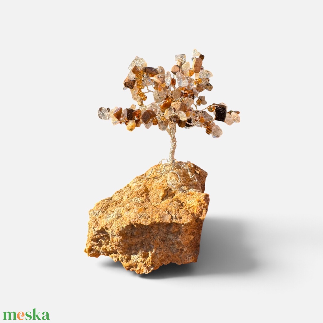 Jáspis, hegyikristály, arany rutil kristály fa, kristály bonsai, ékszerfa, szerencsefa, életfa, pénzfa, kristályfa  - otthon & életmód - dekoráció - asztal és polc dekoráció - gyöngyfa, ásványfa - Meska.hu