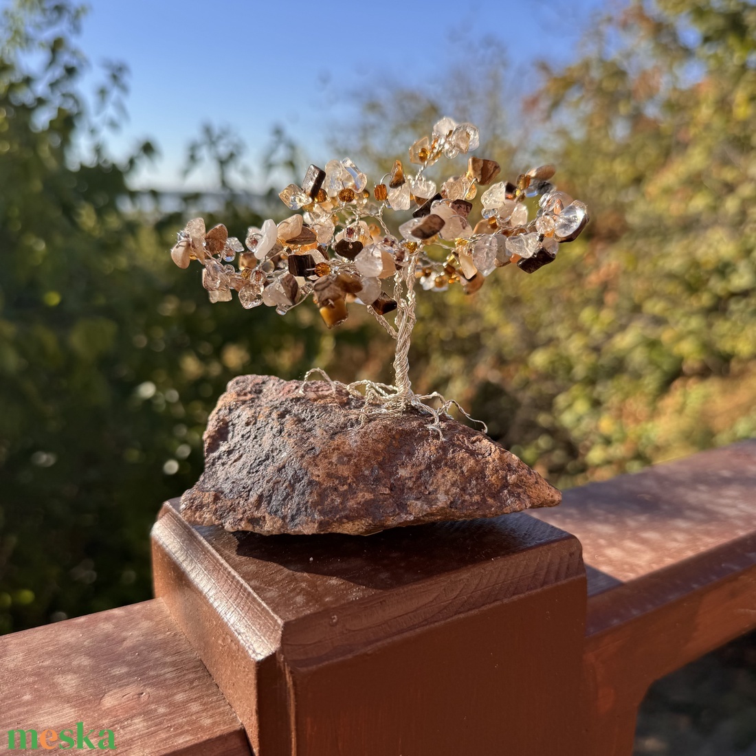 Jáspis, hegyikristály, arany rutil kristály fa, kristály bonsai, ékszerfa, szerencsefa, életfa, pénzfa, kristályfa  - otthon & életmód - dekoráció - asztal és polc dekoráció - gyöngyfa, ásványfa - Meska.hu
