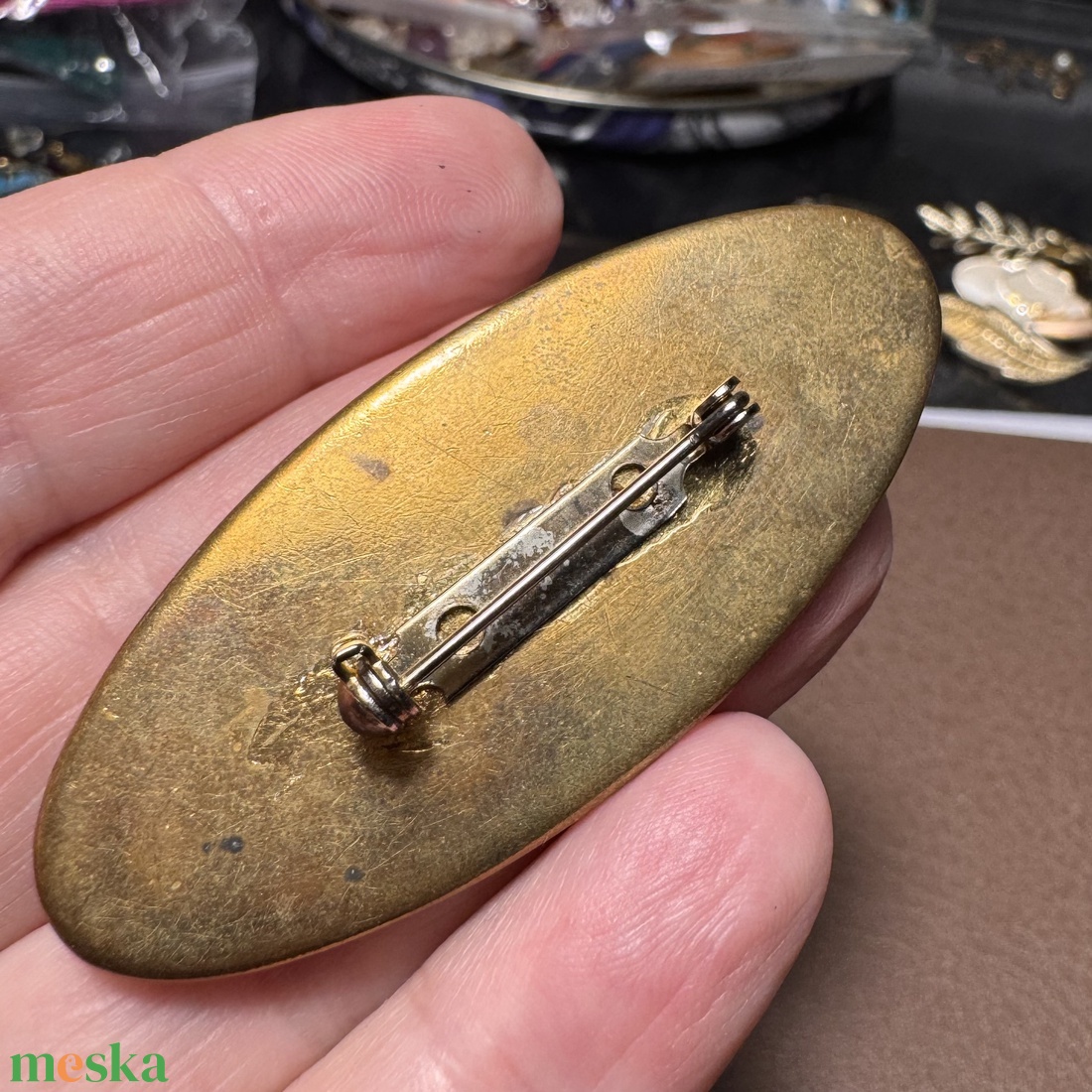 Érdekes gyurma BROSS az 1980-as évekből, gyönyörű elegáns kitűző, pin szövetkabátra, blúzra,  blézerre retro kitűző - ékszer - kitűző és bross - Meska.hu