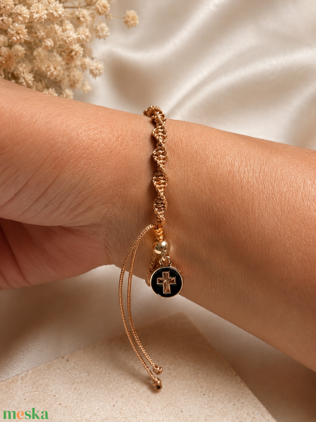 Kézzel készített rose gold karkötő kereszt medállal - ékszer - karkötő - fonott karkötő - Meska.hu