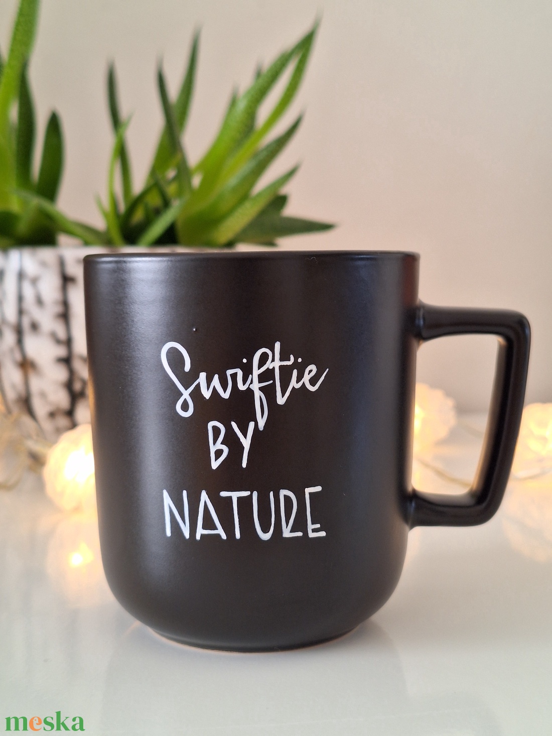 Taylor Swift bögre - Swiftie by nature - otthon & életmód - konyhafelszerelés, tálalás - tálalás - bögre & csésze - Meska.hu