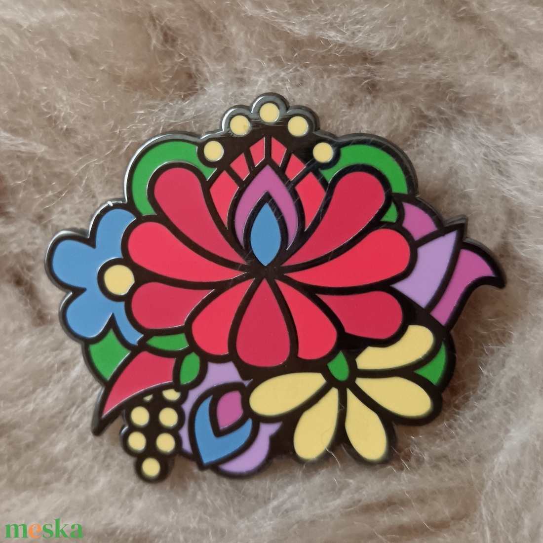 Folk virágos kitűző fémből - ékszer - kitűző és bross - kitűző - Meska.hu Folk virágos kitűző fémből - ékszer - kitűző és bross - kitűző - Meska.hu