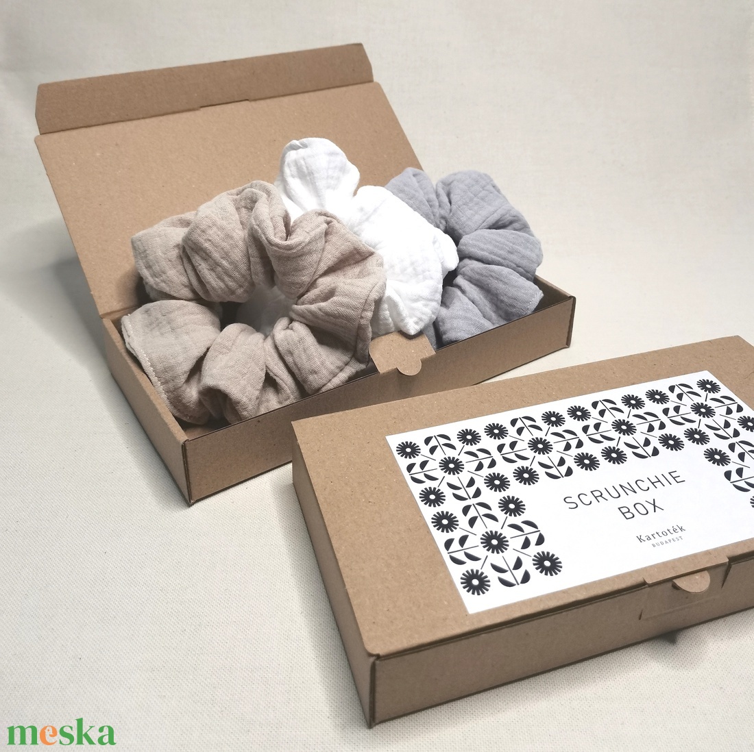 SCRUNCHIE BOX / 3 db-os hajgumi szett / Ajándék Gyereknapra - ruha & divat - hajdísz & hajcsat - hajgumi - Meska.hu SCRUNCHIE BOX / 3 db-os hajgumi szett / Ajándék Gyereknapra - ruha & divat - hajdísz & hajcsat - hajgumi - Meska.hu