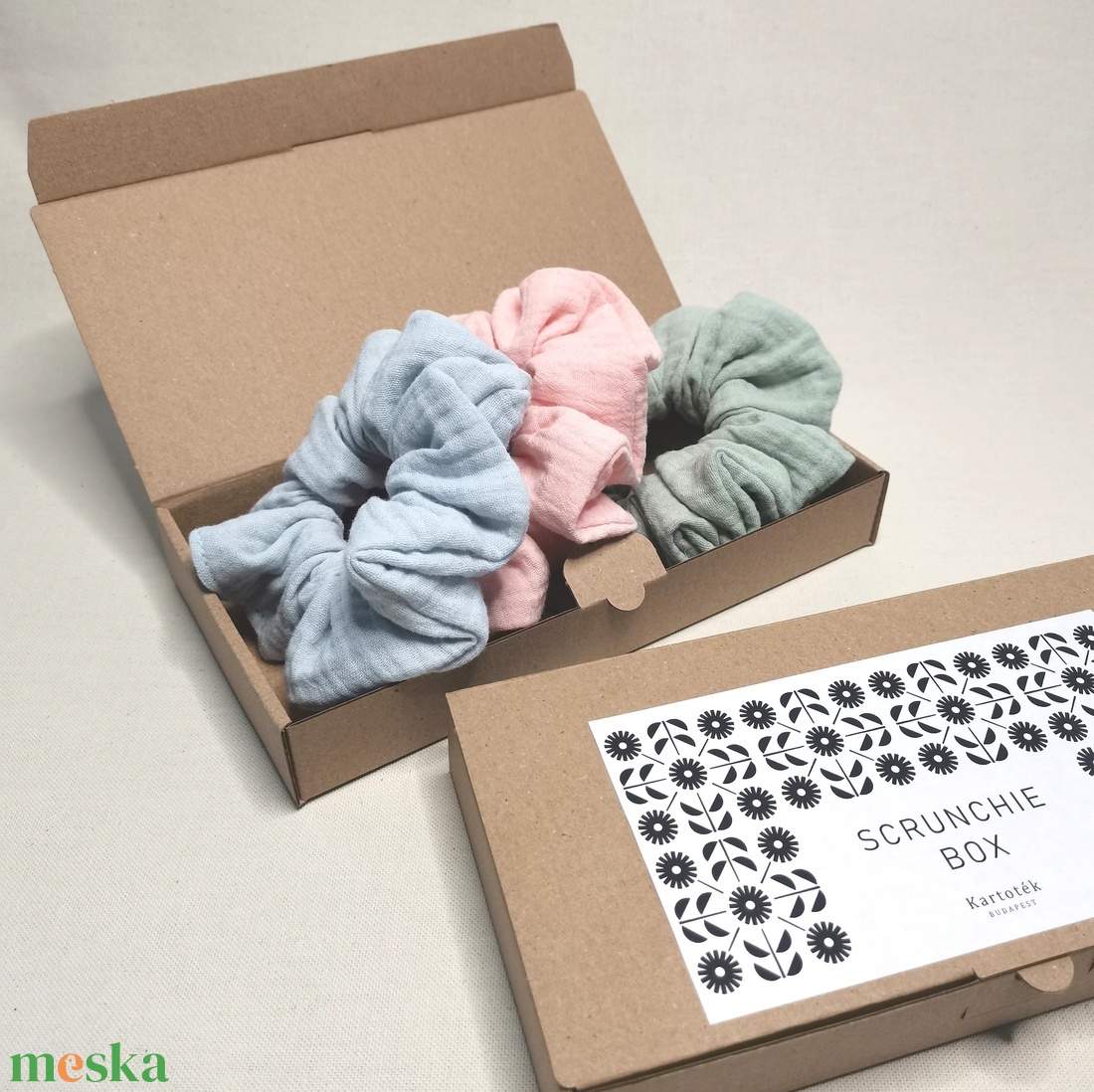 SCRUNCHIE BOX / 3 db-os hajgumi szett / Ajándék Gyereknapra - ruha & divat - hajdísz & hajcsat - hajgumi - Meska.hu SCRUNCHIE BOX / 3 db-os hajgumi szett / Ajándék Gyereknapra - ruha & divat - hajdísz & hajcsat - hajgumi - Meska.hu