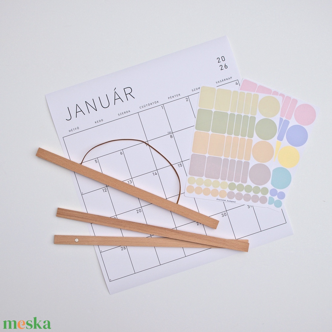 SZETT XVIII. / 2026. naptári év / naptár + tartó + matrica / Havi, kisméretű tervező - otthon & életmód - papír, írószer - naptár & tervező - Meska.hu