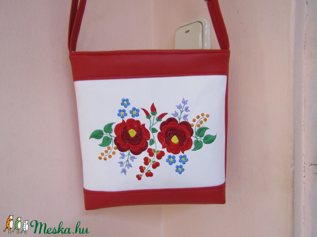 Hímzett táska - táska & tok - kézitáska & válltáska - válltáska - Meska.hu