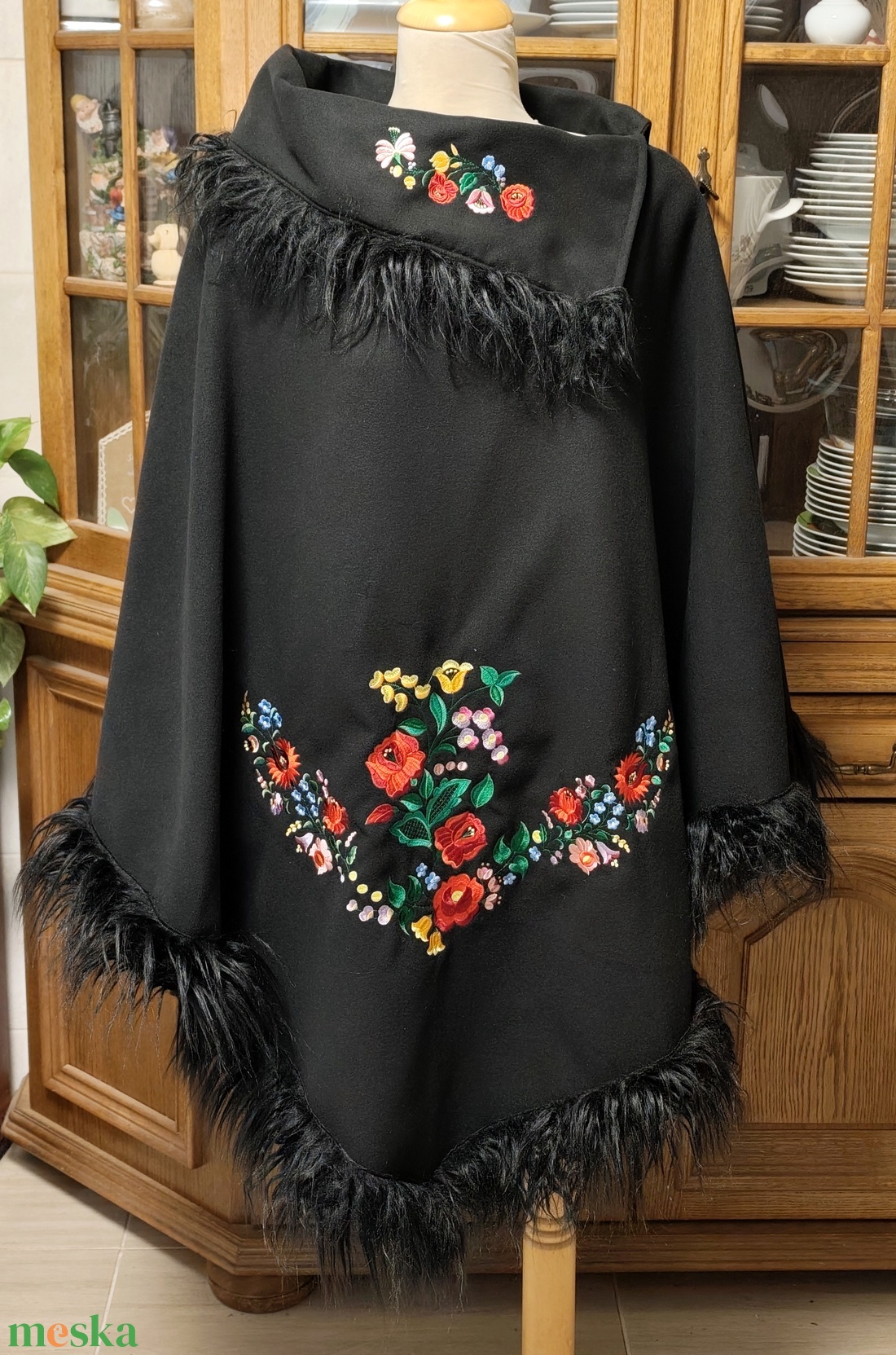 Hímzett poncsó - ruha & divat - női ruha - kabát - Meska.hu