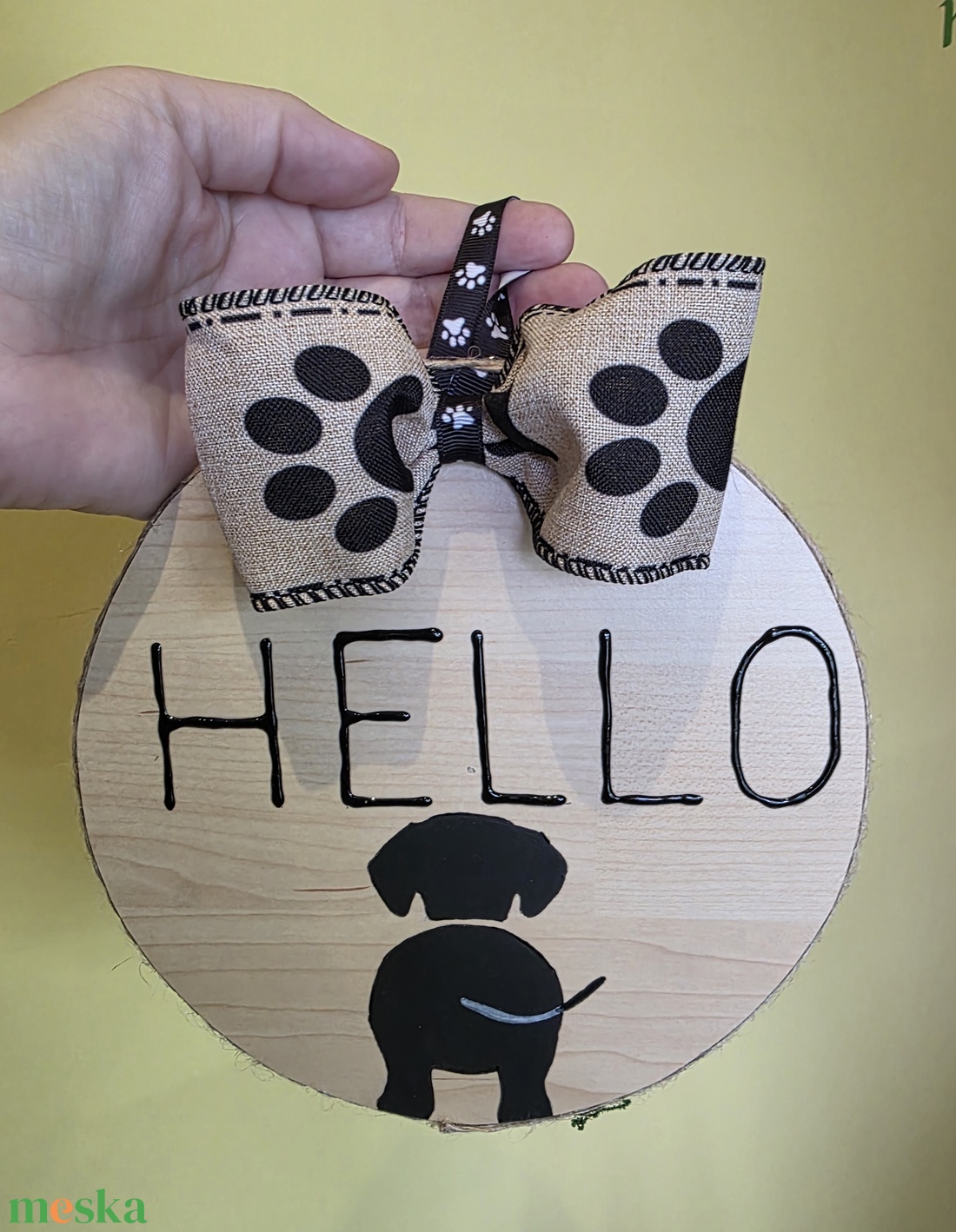 Kézzel festett kutyás ajtódísz, lakásdekoráció, kutya kép, üdvözlőtábla tacskó - otthon & életmód - dekoráció - ajtó- és ablak dekoráció - ajtótábla - Meska.hu