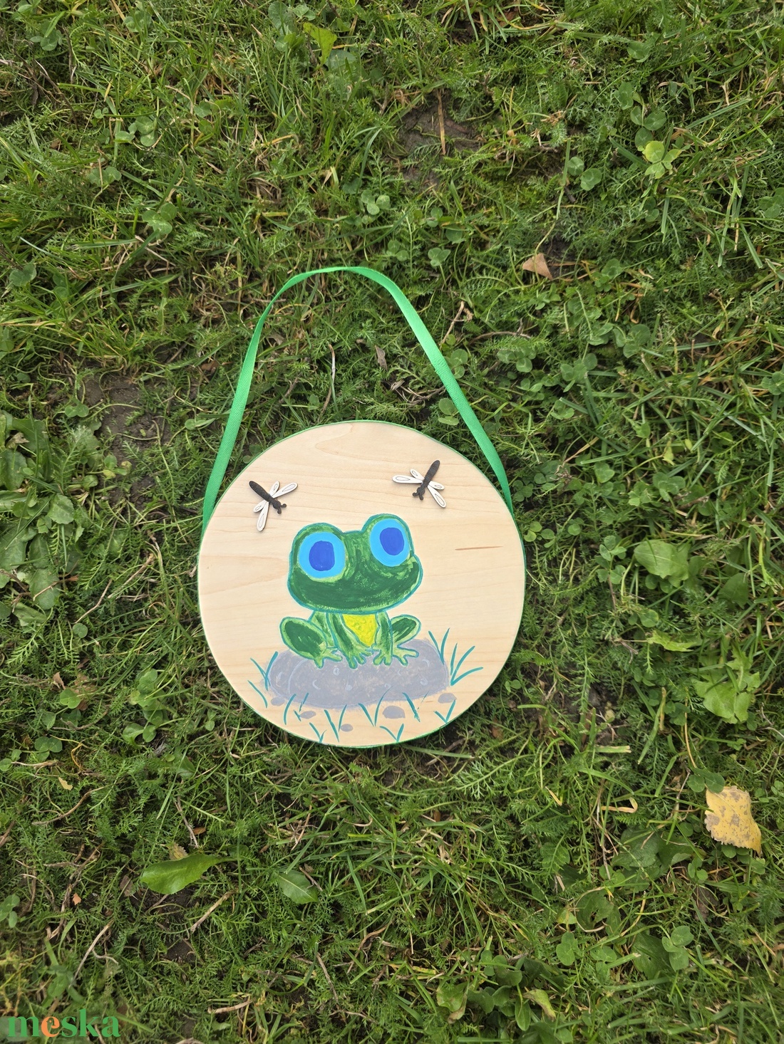 Kézzel festett békás falidekor  újrahasznosított laminált parkettából, egyedi fa dekoráció - otthon & életmód - babaszoba, gyerekszoba - babaszoba kép - Meska.hu