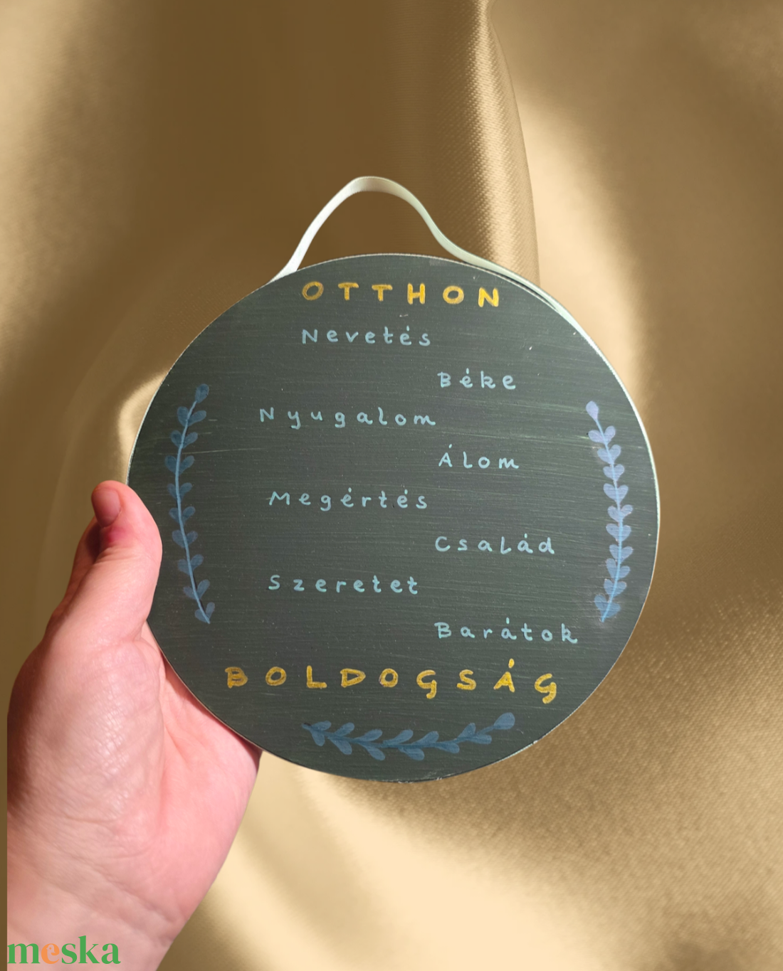 Kézzel festett dekorációs tábla újrahasznosított ház- és lakásavatóra falra, polcra  - baba - mama - babaszoba dekoráció - babaszoba kép - Meska.hu