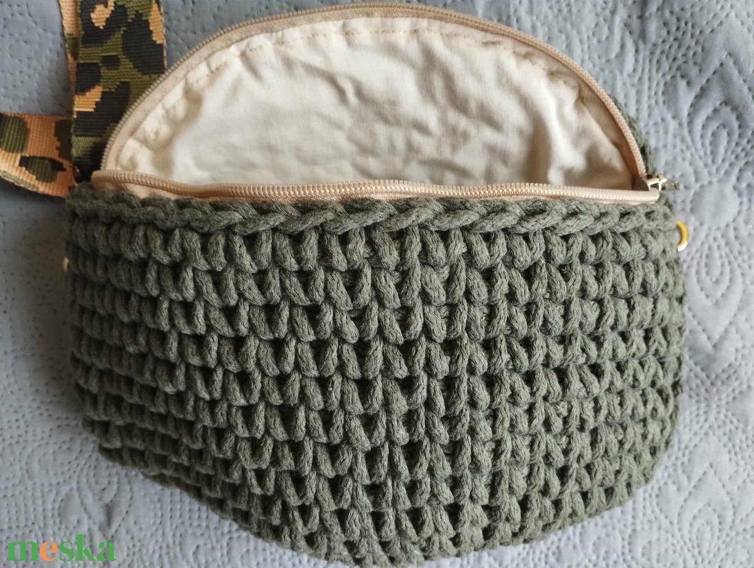 Horgolt övtáska crossbody khaki színben - táska & tok - kézitáska & válltáska - vállon átvethető táska - Meska.hu Horgolt övtáska crossbody khaki színben - táska & tok - kézitáska & válltáska - vállon átvethető táska - Meska.hu