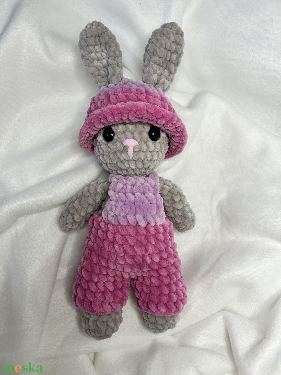 Amigurumi horgolt kantáros, kalapos nyuszi - játék & sport - plüssállat & játékfigura - nyuszi - Meska.hu Amigurumi horgolt kantáros, kalapos nyuszi - játék & sport - plüssállat & játékfigura - nyuszi - Meska.hu
