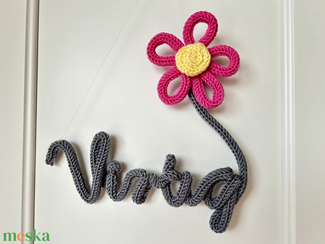 Egyedi horgolt neves ajtódísz, falidísz, gyerekszoba dekoráció - baba - mama - babaszoba dekoráció - gyerek névtábla - Meska.hu
