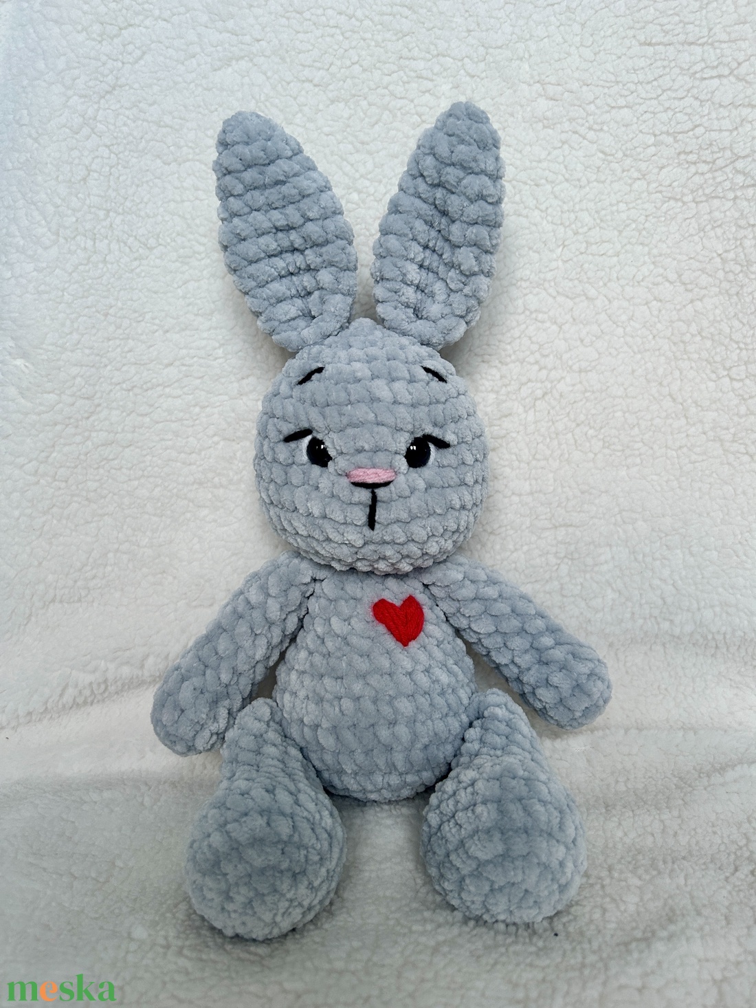 Horgolt amigurumi nyuszi szívecskével - játék & sport - plüssállat & játékfigura - nyuszi - Meska.hu