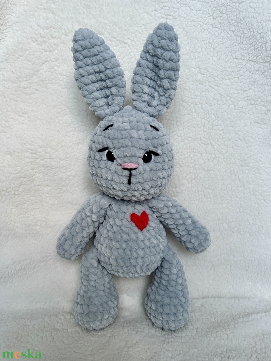 Horgolt amigurumi nyuszi szívecskével - játék & sport - plüssállat & játékfigura - nyuszi - Meska.hu