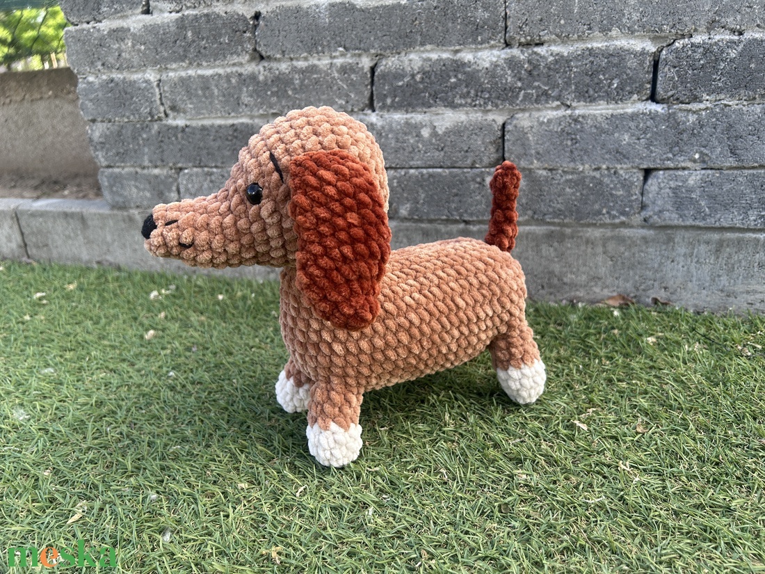 Amigurumi horgolt tacsi - játék & sport - plüssállat & játékfigura - kutya - Meska.hu