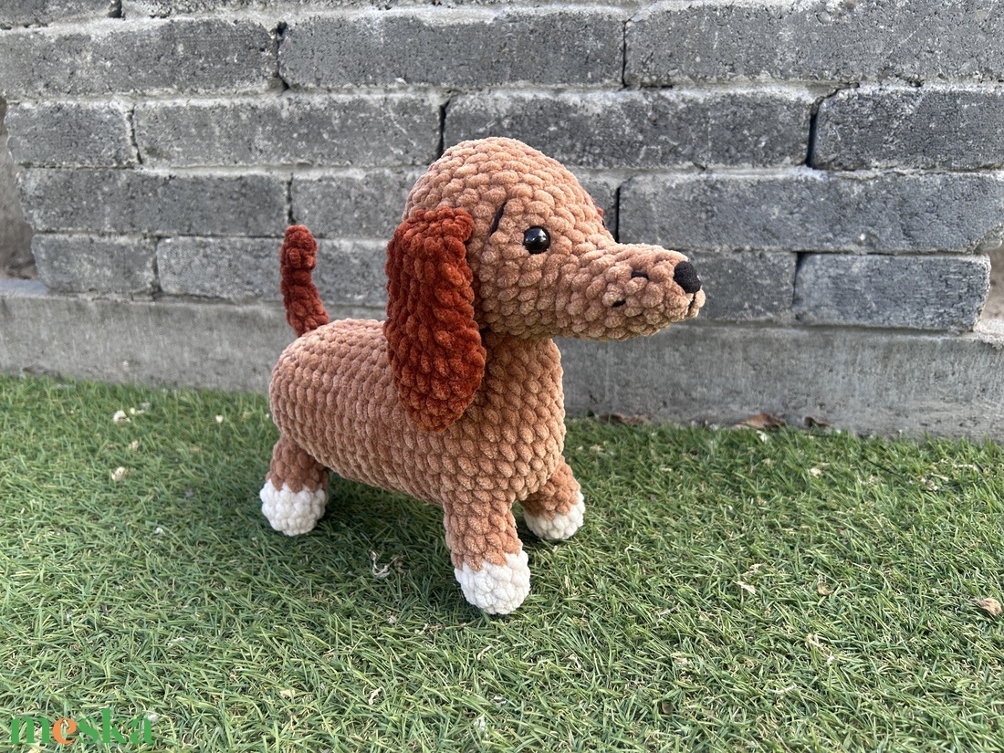 Amigurumi horgolt tacsi - játék & sport - plüssállat & játékfigura - kutya - Meska.hu