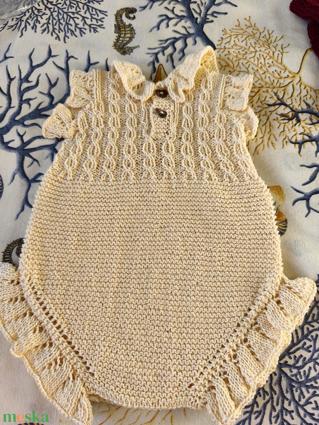 Unisex baba rugdalodzó kedves fodros díszítésekkel 100%-os bababarát pamutfonalból -  - Meska.hu