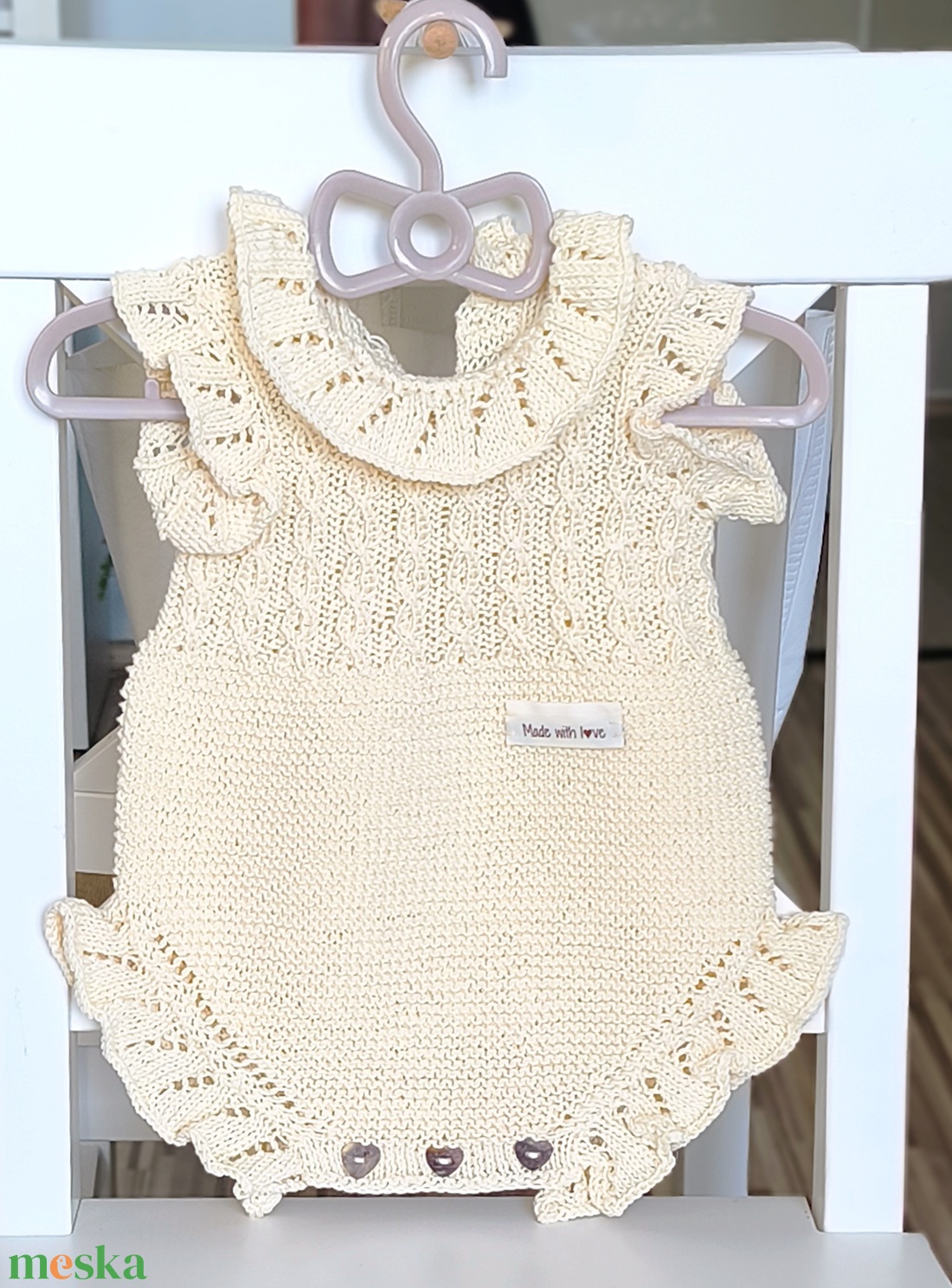 Unisex baba rugdalodzó kedves fodros díszítésekkel 100%-os bababarát pamutfonalból -  - Meska.hu