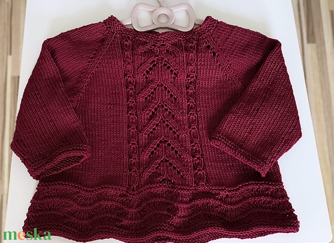 Kislány pulóver csipkekötéssel - ruha & divat - gyerekruha - pulóver - Meska.hu