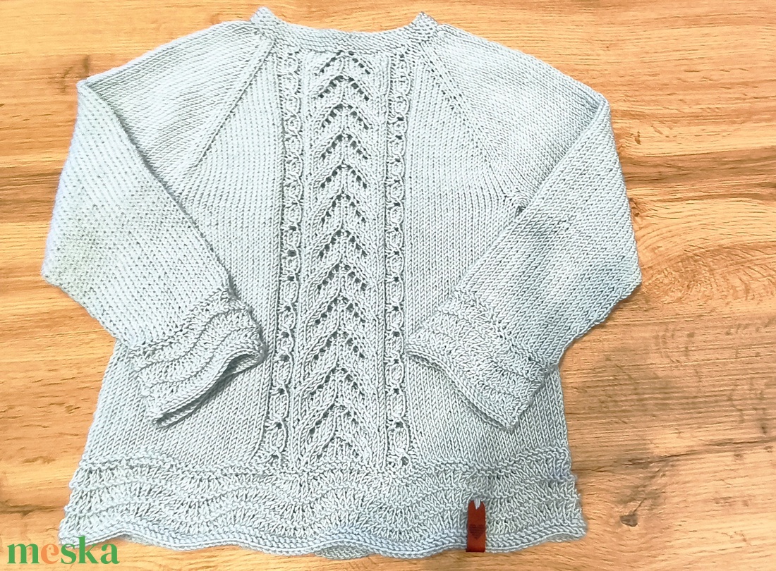 Kislány pulóver csipke kötéssel  - ruha & divat - gyerekruha - pulóver - Meska.hu