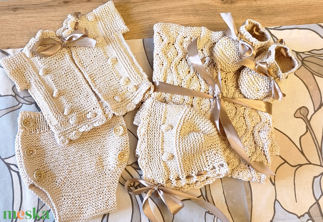 Komplett bébi szett, baba takaró, kis nadrág, felső, sapka és lábbeli  - baba - mama - babaruházat - babaruha szett - Meska.hu