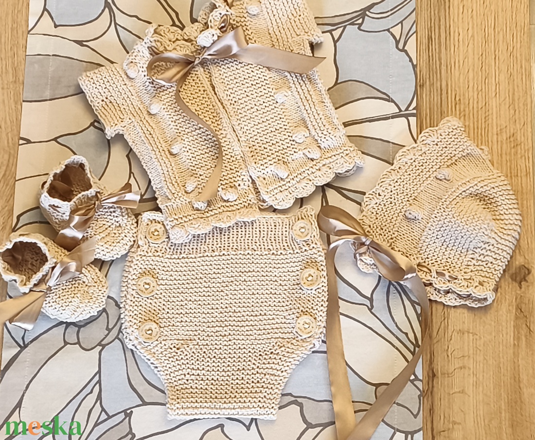 Kötött baba szett pamut fonalból  - baba - mama - babaruházat - babaruha szett - Meska.hu