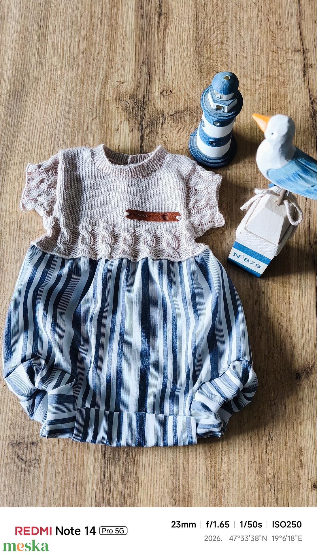 Rövid ujjú rugdalodzó kézzel kötött felső résszel  - baba - mama - babaruházat - baba body - Meska.hu