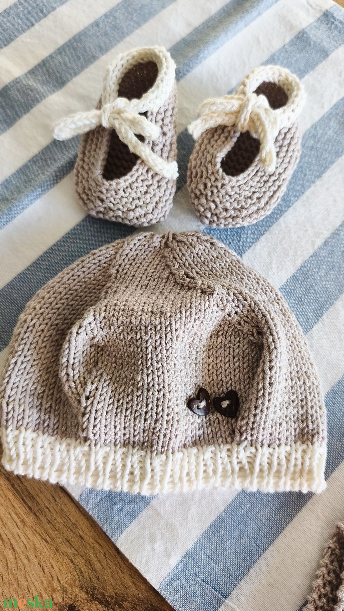 Ajándék kézzel kötött baba szett, body, cipő és barrett sapka  - baba - mama - babafotózás - szett újszülött fotózásra - Meska.hu